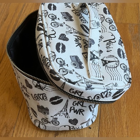 Paris MakeUp Bag - Picture 5 of 9